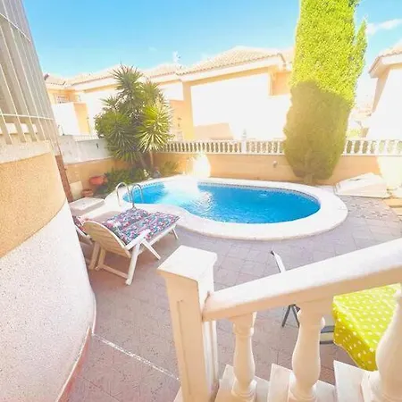 Cheerful 3-bedroom With Pool Villa *