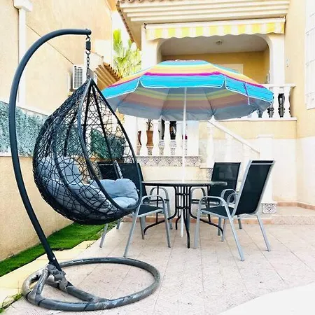 Cheerful 3-bedroom With Pool *